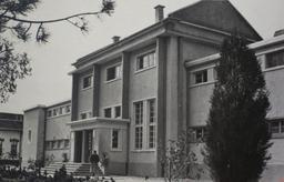 Главен вход на банята при Сливенски минерални бани